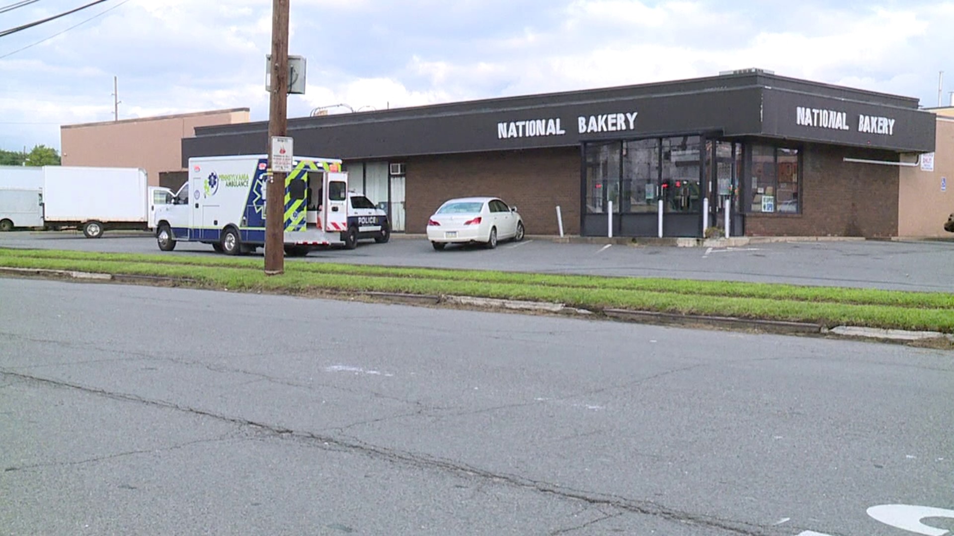 Car Crashes Into Bakery In Scranton | Wnep.com