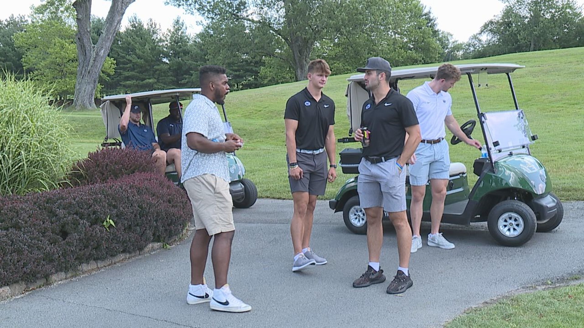 Penn State Football players Golf at Glen Oak raise money for NIL