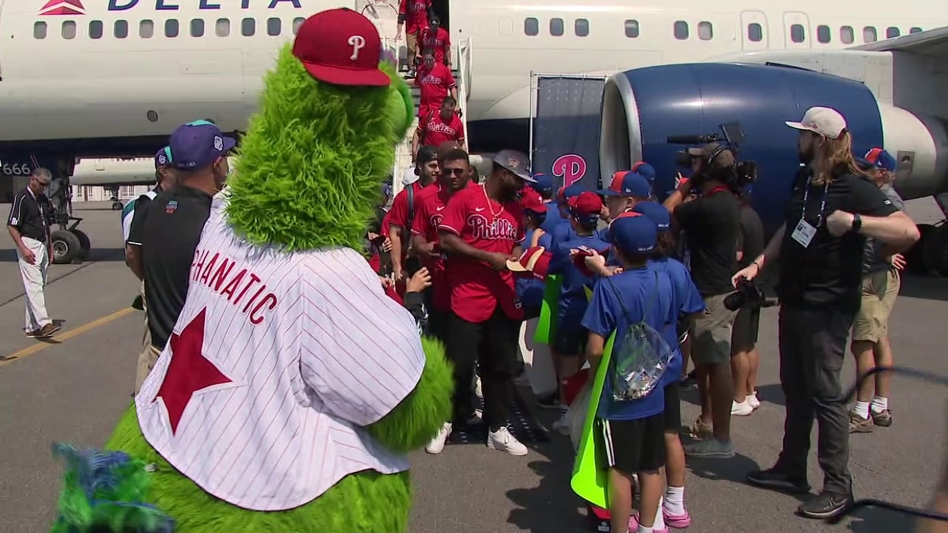 Nationals and Phillies are kids for a day, mingling among Little
