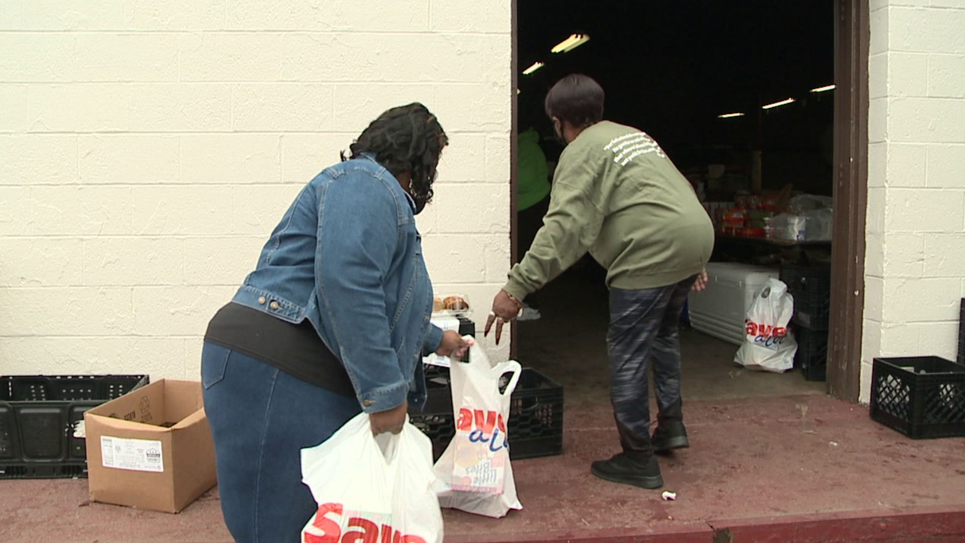 Mt. Zion Baptist Church hosted a food giveaway for Thanksgiving for the community.