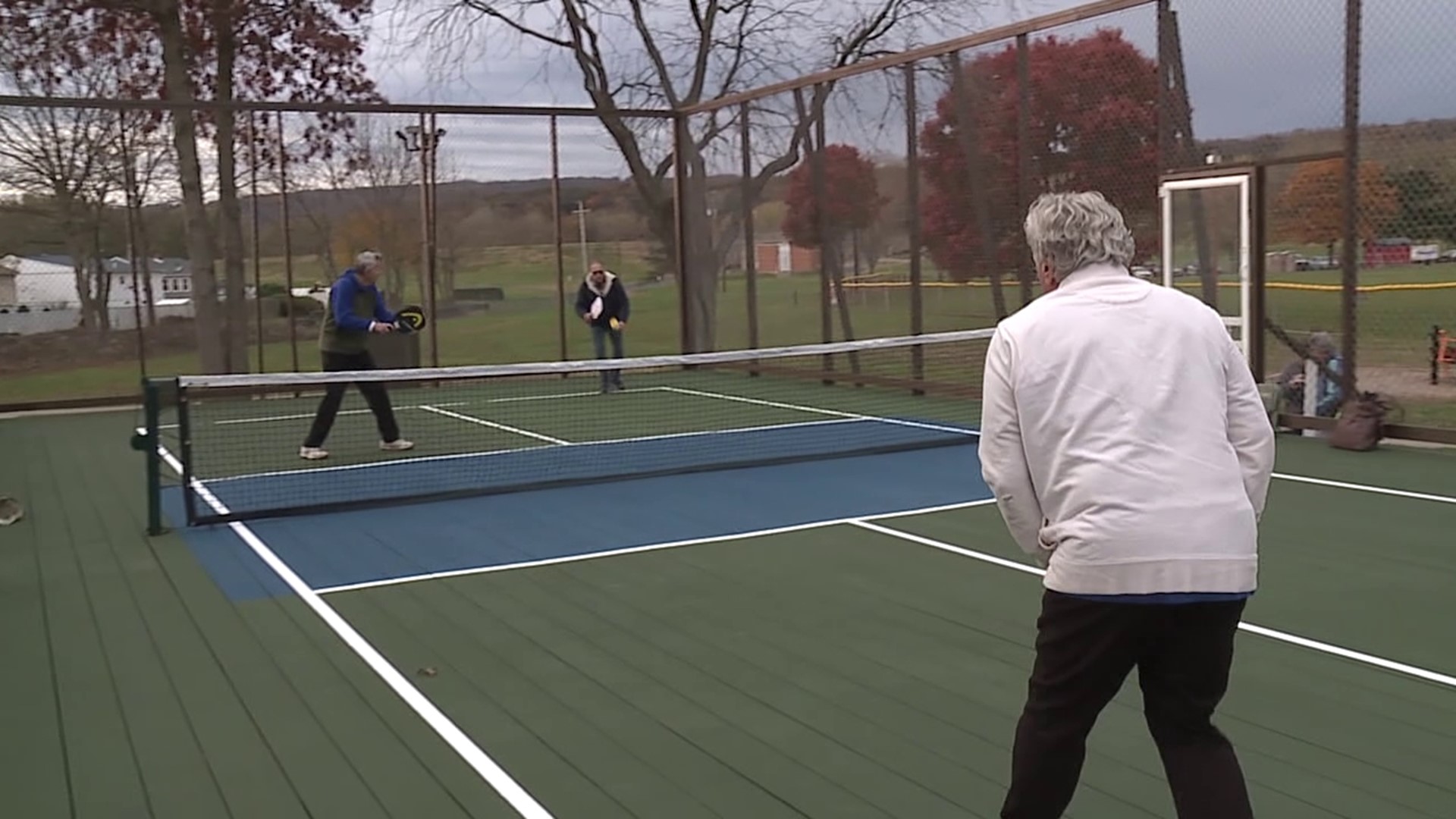 If you're looking for a place to play pickleball, there's a new court to hit at Barney Farms Park.