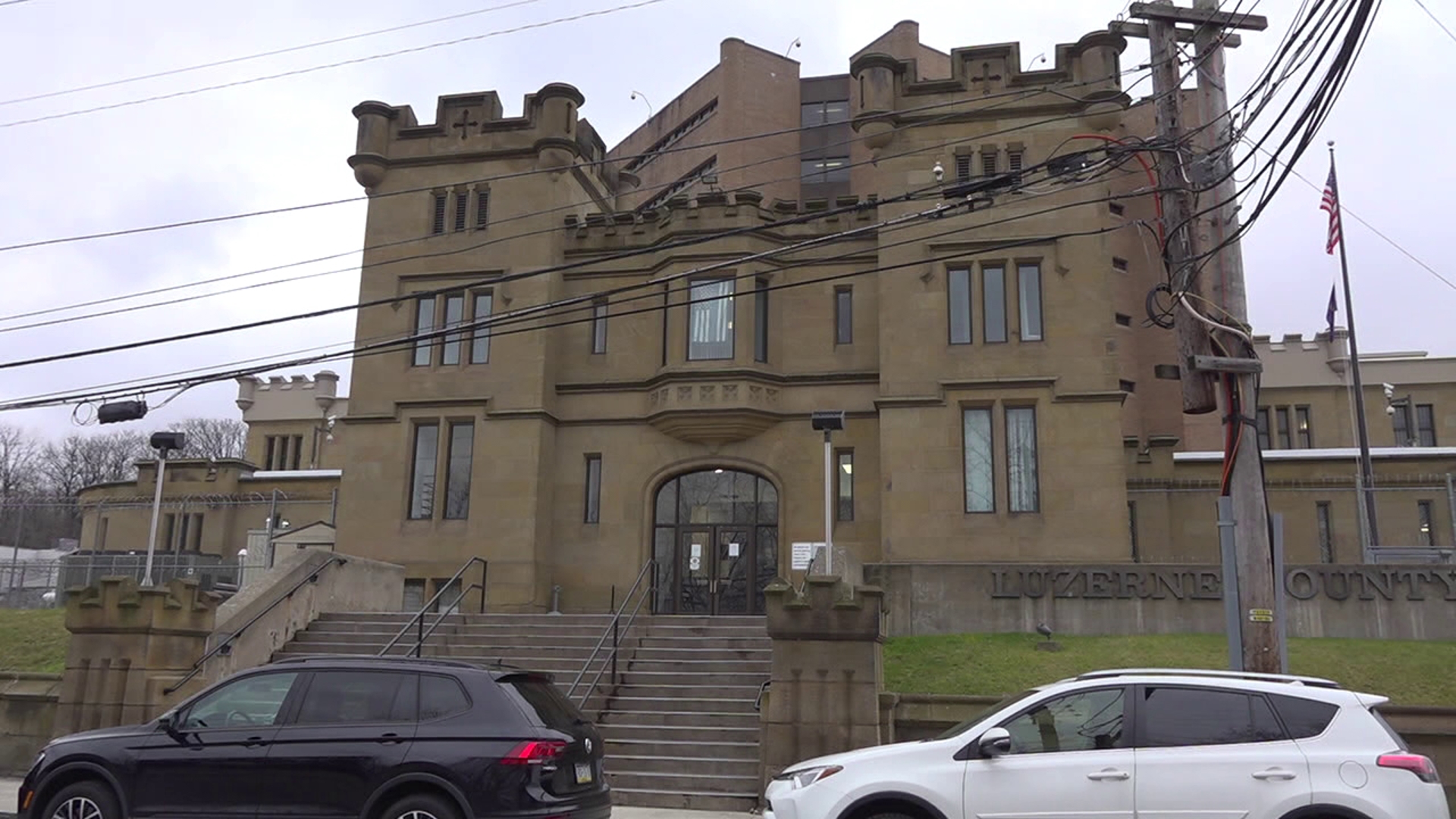 Man charged in connection with deadly Freeland shooting dies after fight  with inmate, officials say