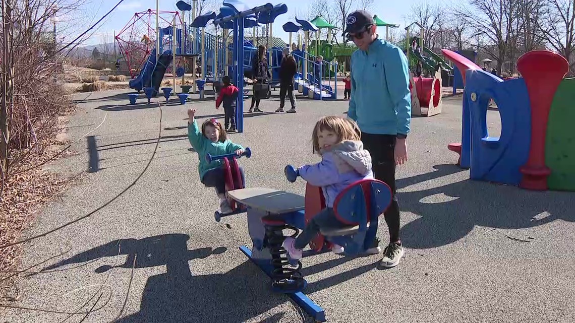 Folks flock to area parks on warmer day - Vimarsana News