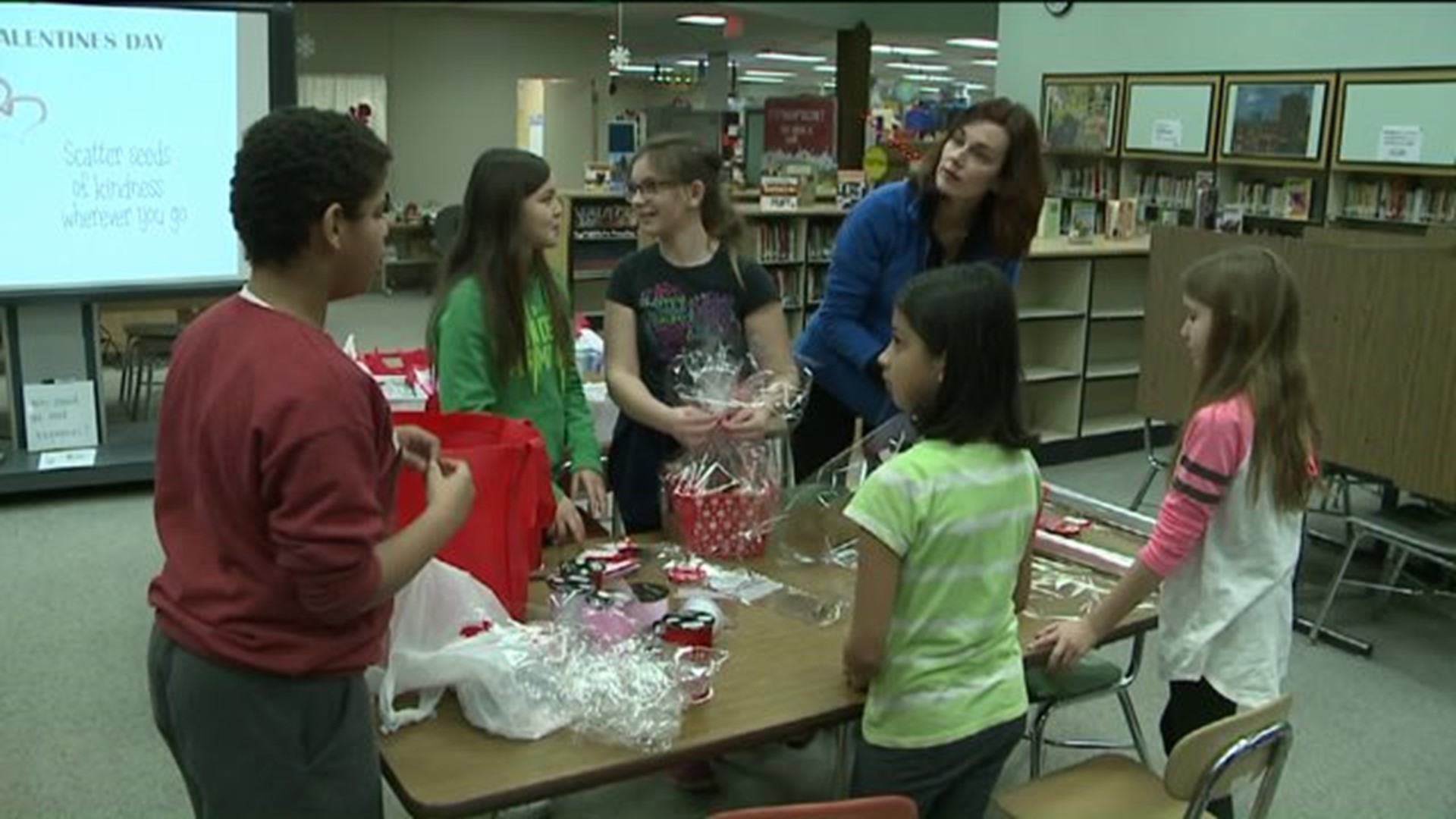 Students Create Valentine`s Cheer for Hospice Patients