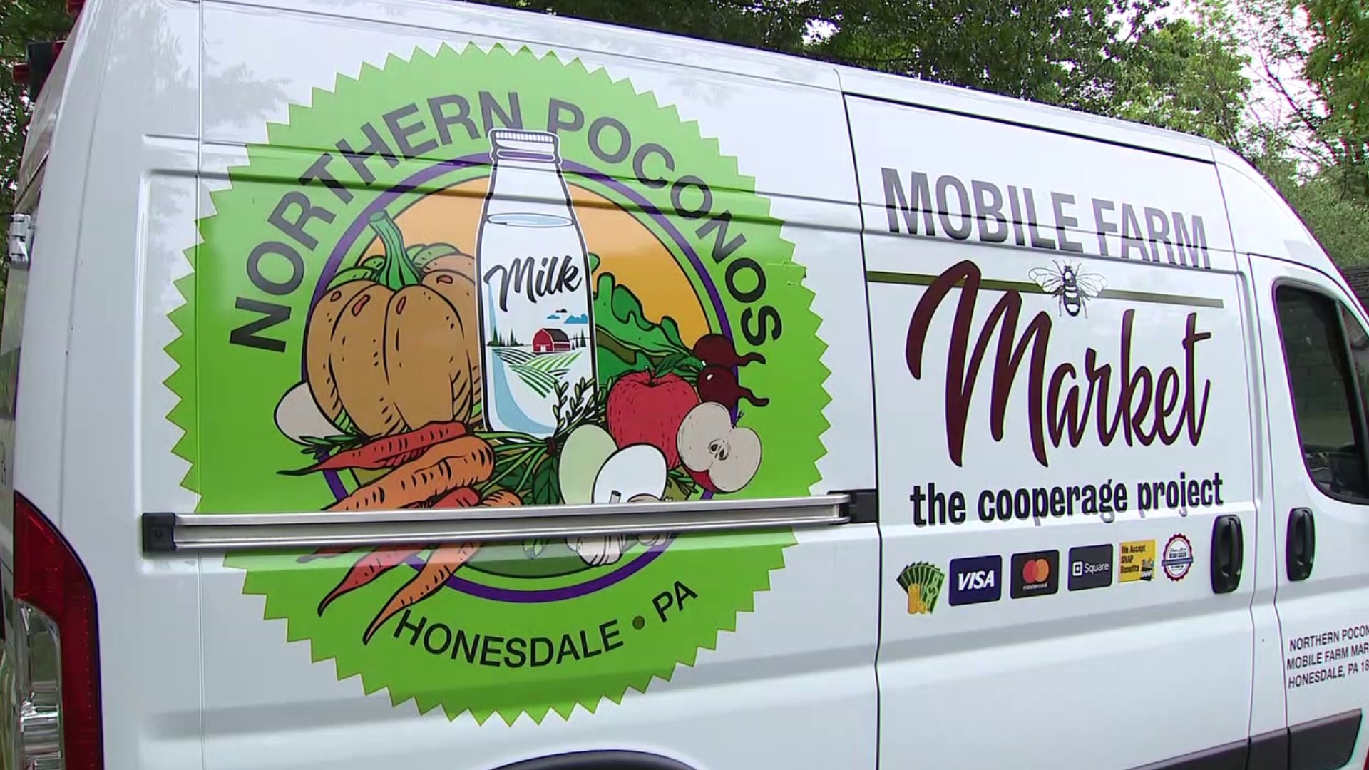 A new farmers market on wheels in Wayne County is helping senior citizens and those in need access fresh food and produce.
