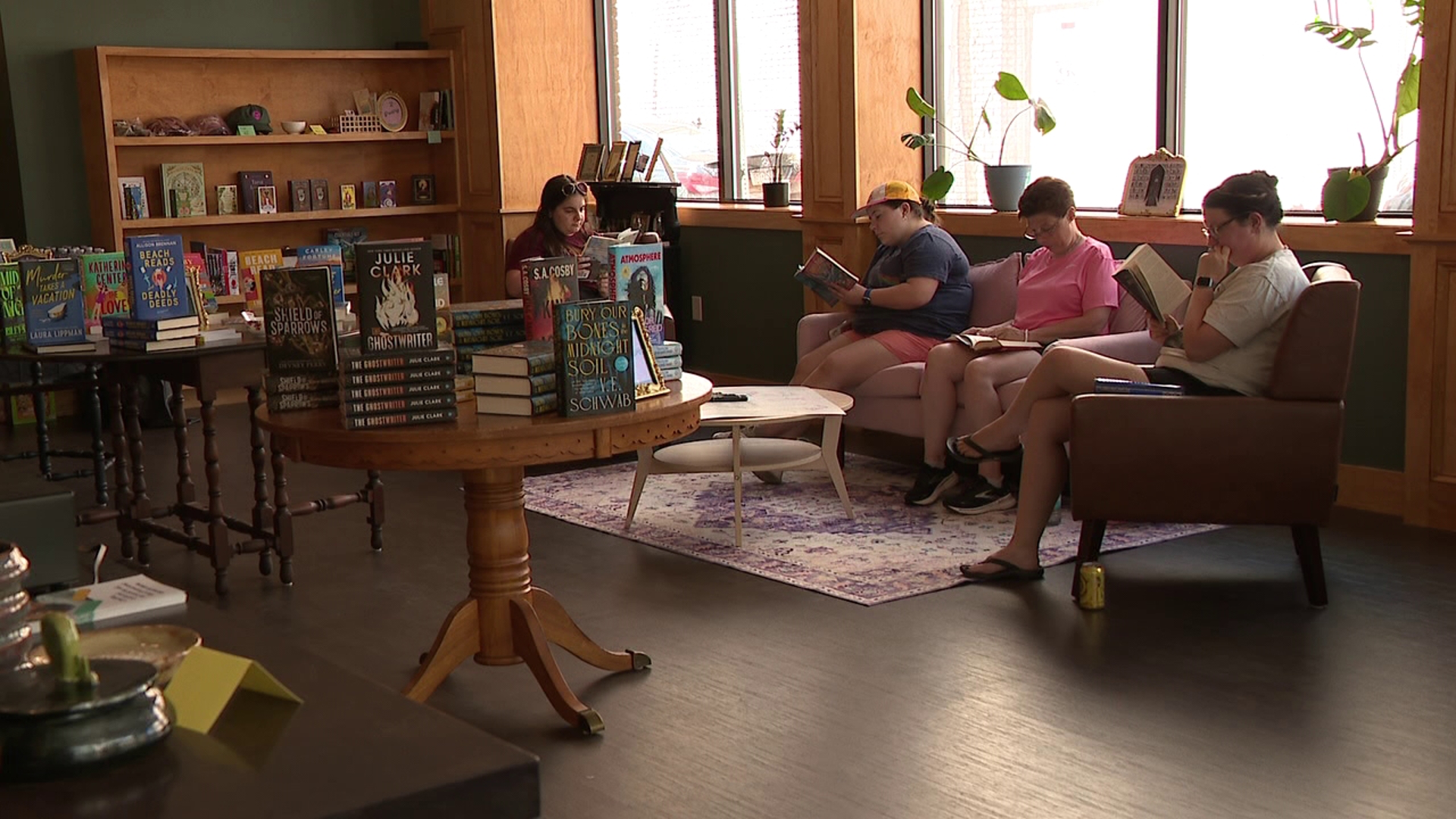 Readers stopped by Friendly Alien Books to celebrate 'Read 25' Day.