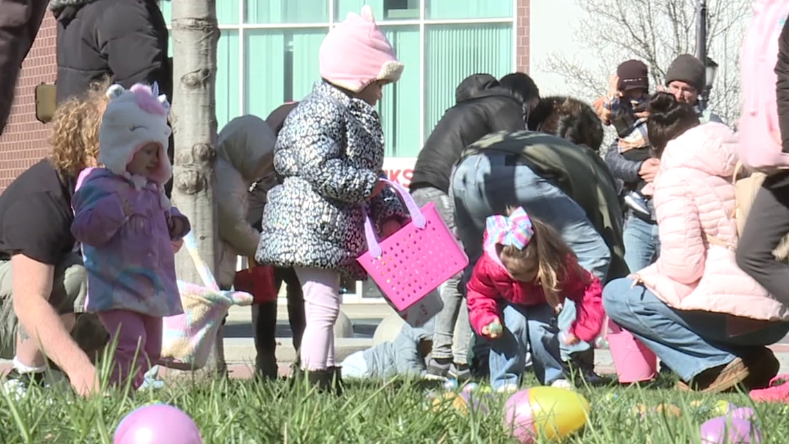 Wilkes-Barre Easter egg hunt thrills families at Public Square | wnep.com