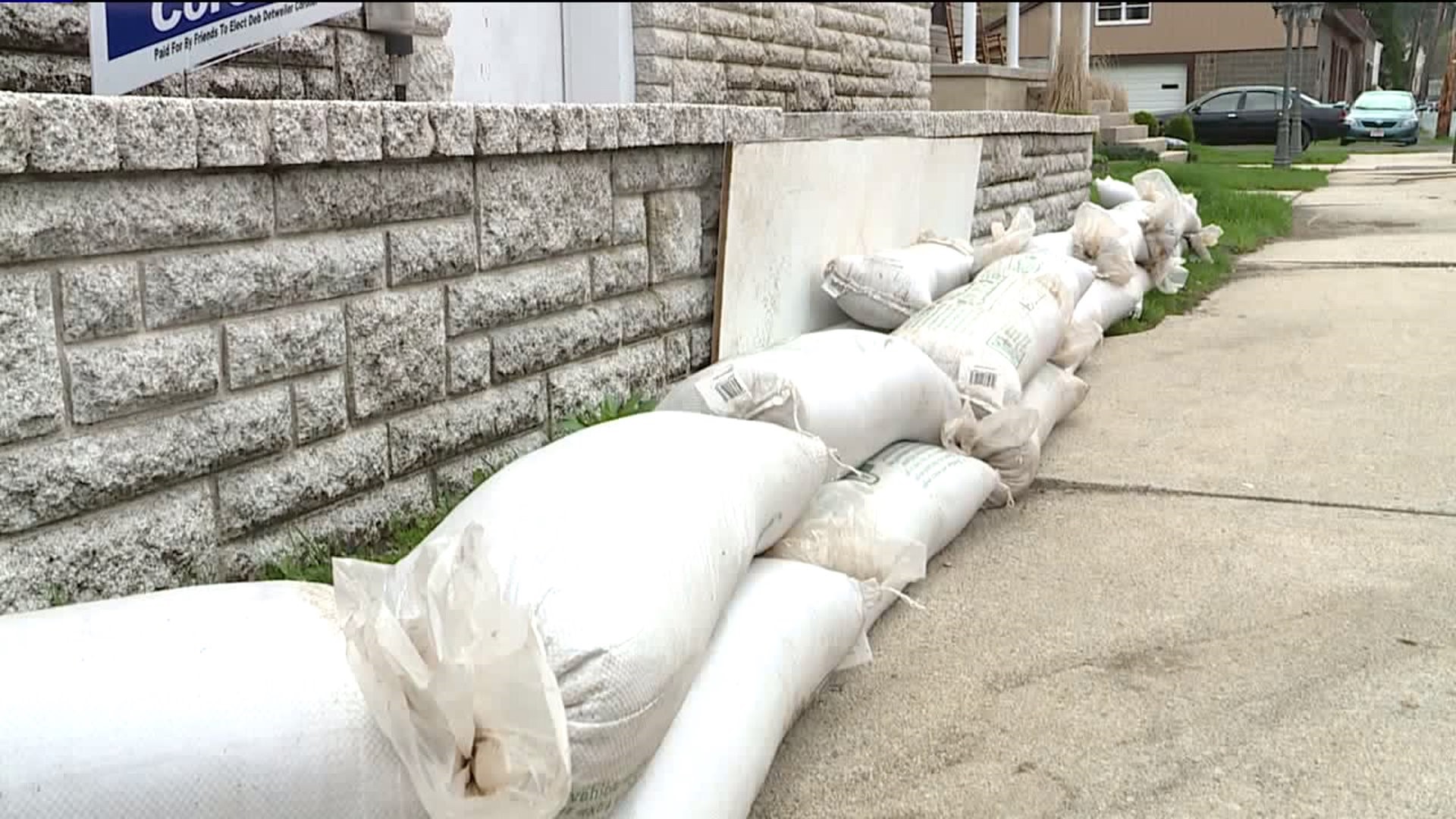 Preparing for Possible Flooding in Tremont