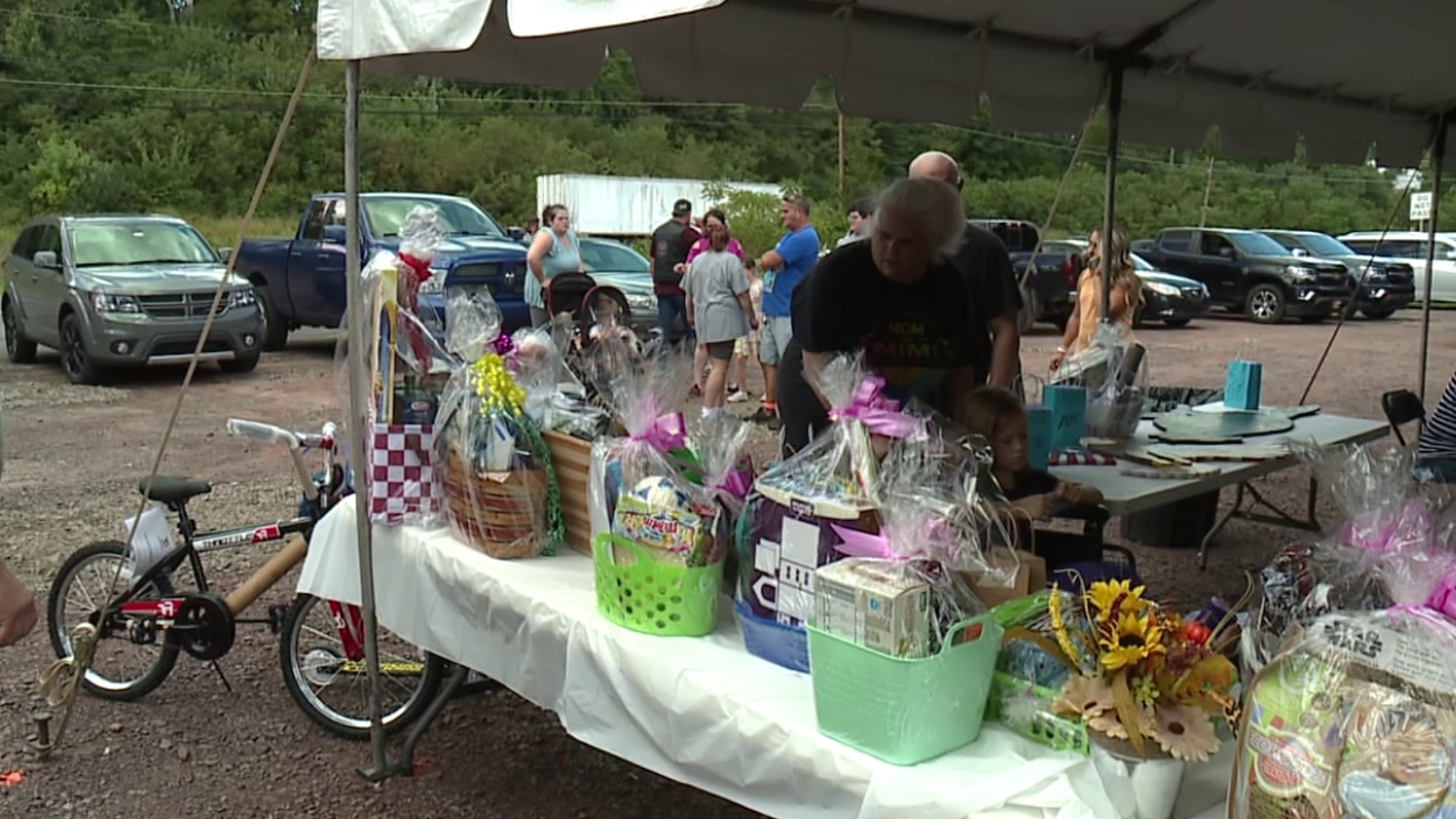 Two communities connected by tragedy come together once again honoring the victims of a deadly fire and a car crash. They are also supporting the survivors.