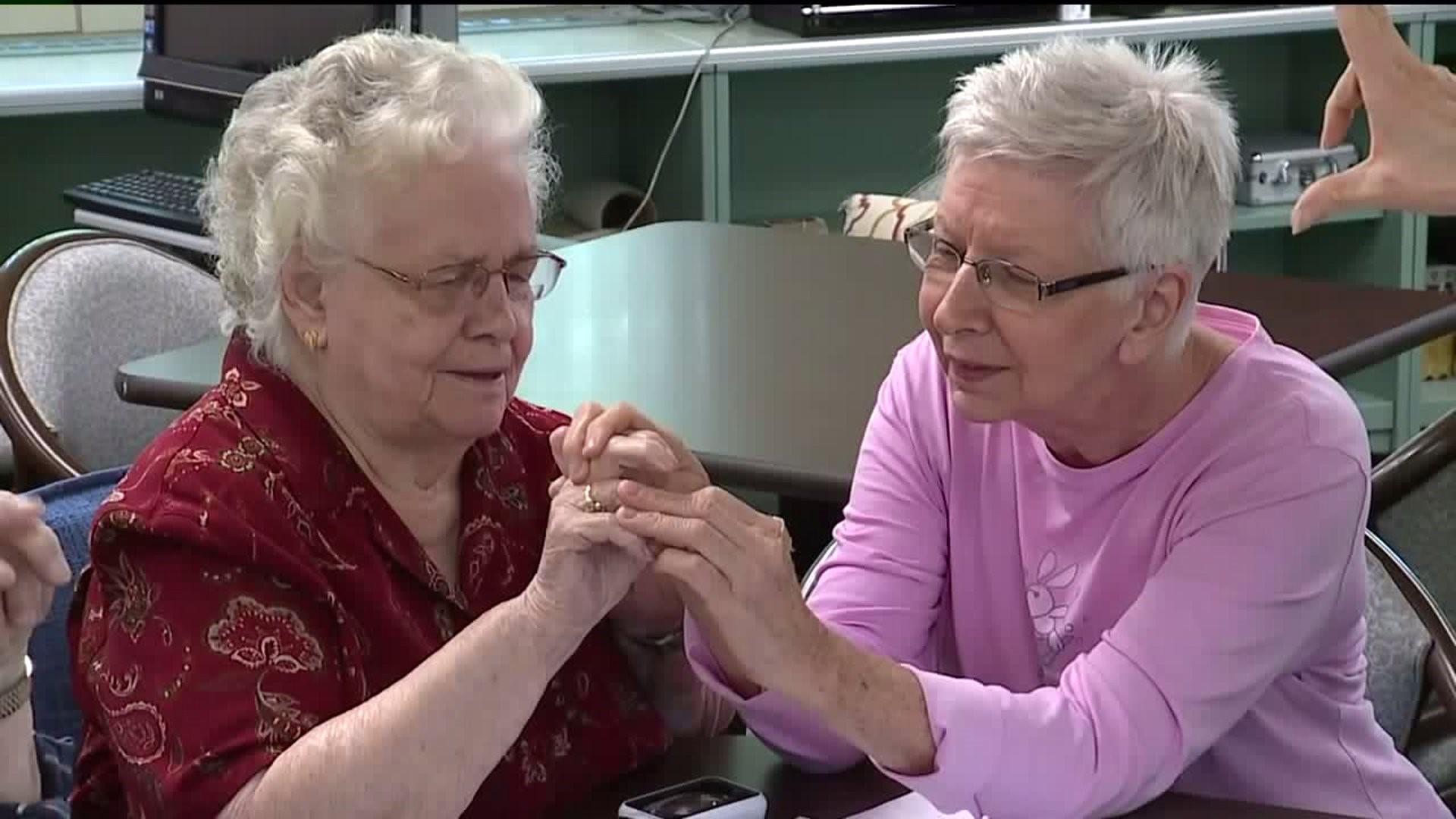 Seniors Learn Sign Language