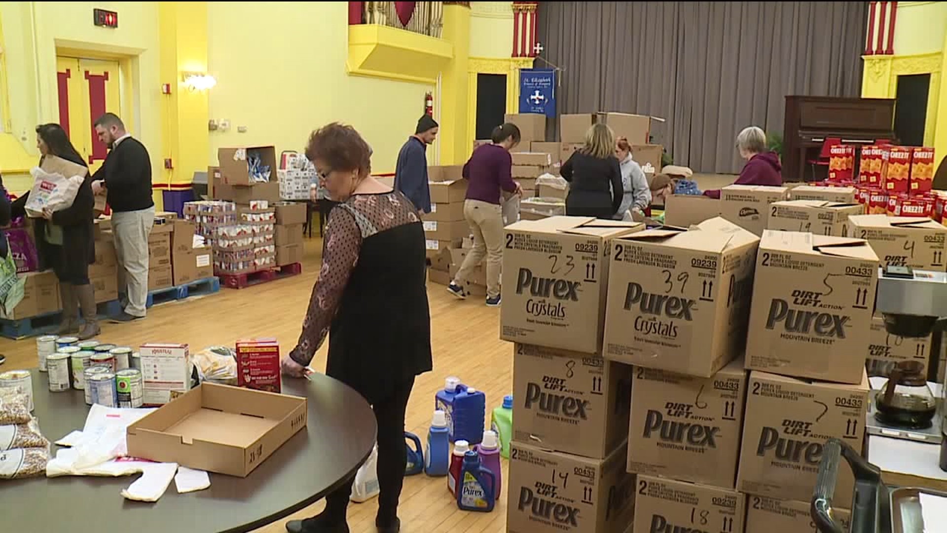 Friends of the Poor Organizes Food Giveaway for Federal Workers