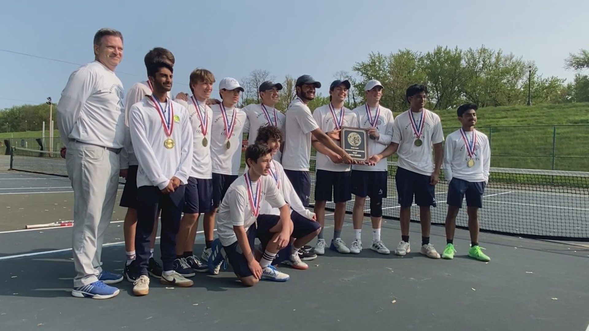 Mountaineers, Comets Win District Titles on the Tennis Court