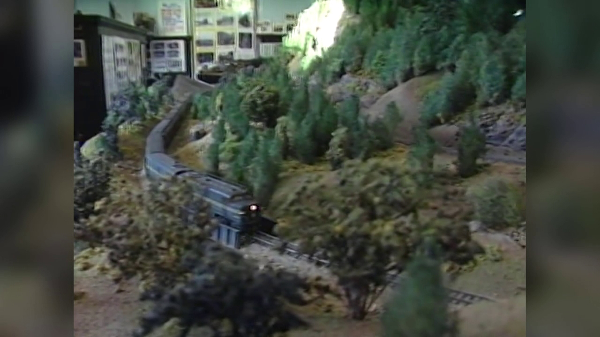 Mike Stevens takes us on a trip to a model railroad club in Northumberland County in 1989.