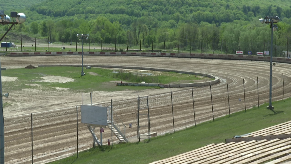 Penn Can Speedway drops the green flag under yellow phase
