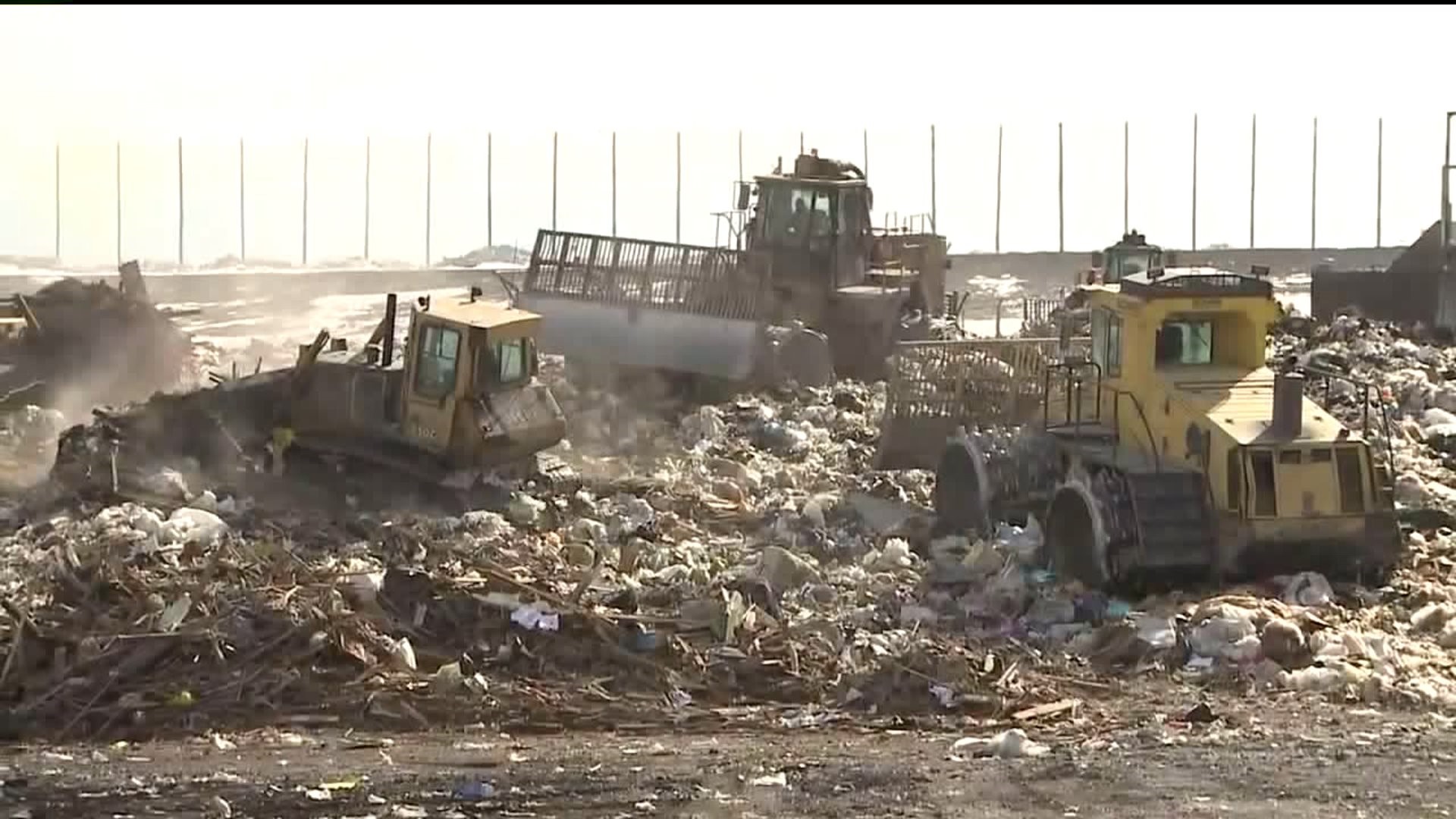 Residents Pack First Meeting with Health Officials After Landfill Air Quality Report Release