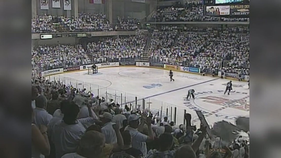 AHL - On this date in 2001, the Saint John Flames won the #CalderCup with a  1-0 victory over Wilkes-Barre/Scranton in Game 6 of the Finals.