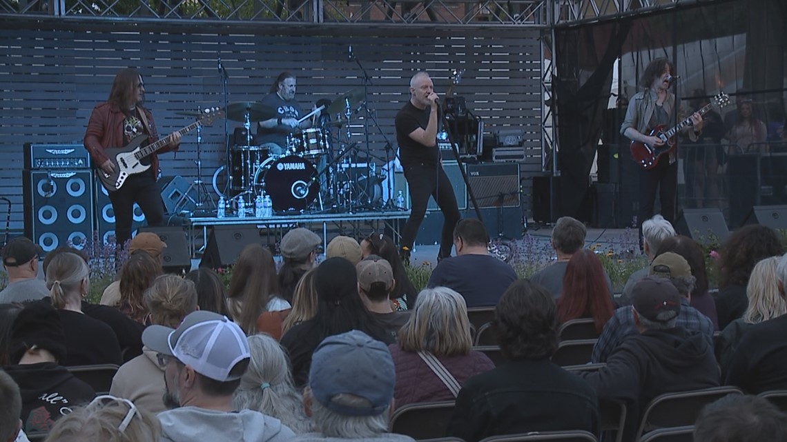 Spin Doctors perform at Fine Arts Fiesta - Vimarsana News