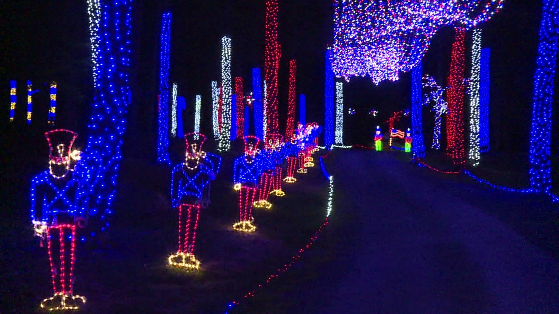 A golf course in Wyoming County has once again transformed into a spectacular holiday display.