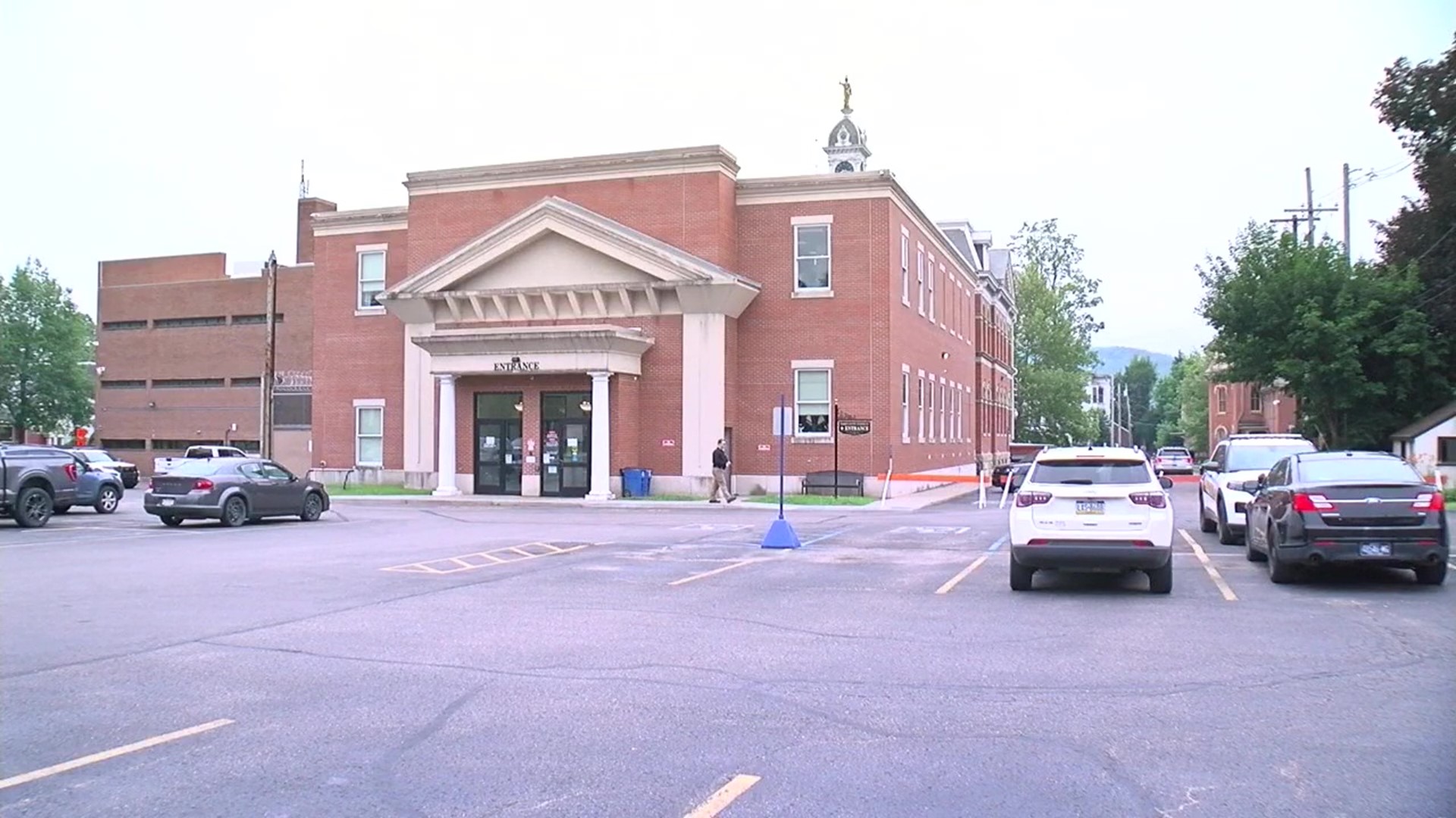 The man escaped from Warren County Jail overnight, using bedsheets to climb down.