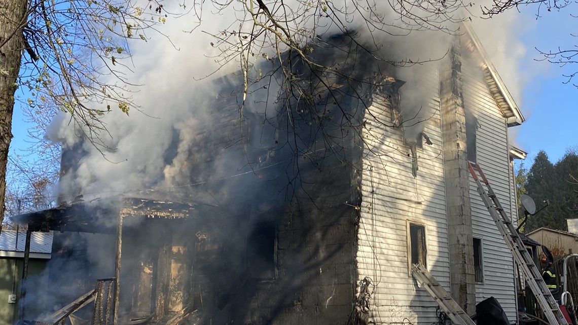 Fire Tears Through Home In Carbondale Wnep Com   Bbdcbf2e Dcb0 4a6b B83a 2f7001578e81 1140x641 