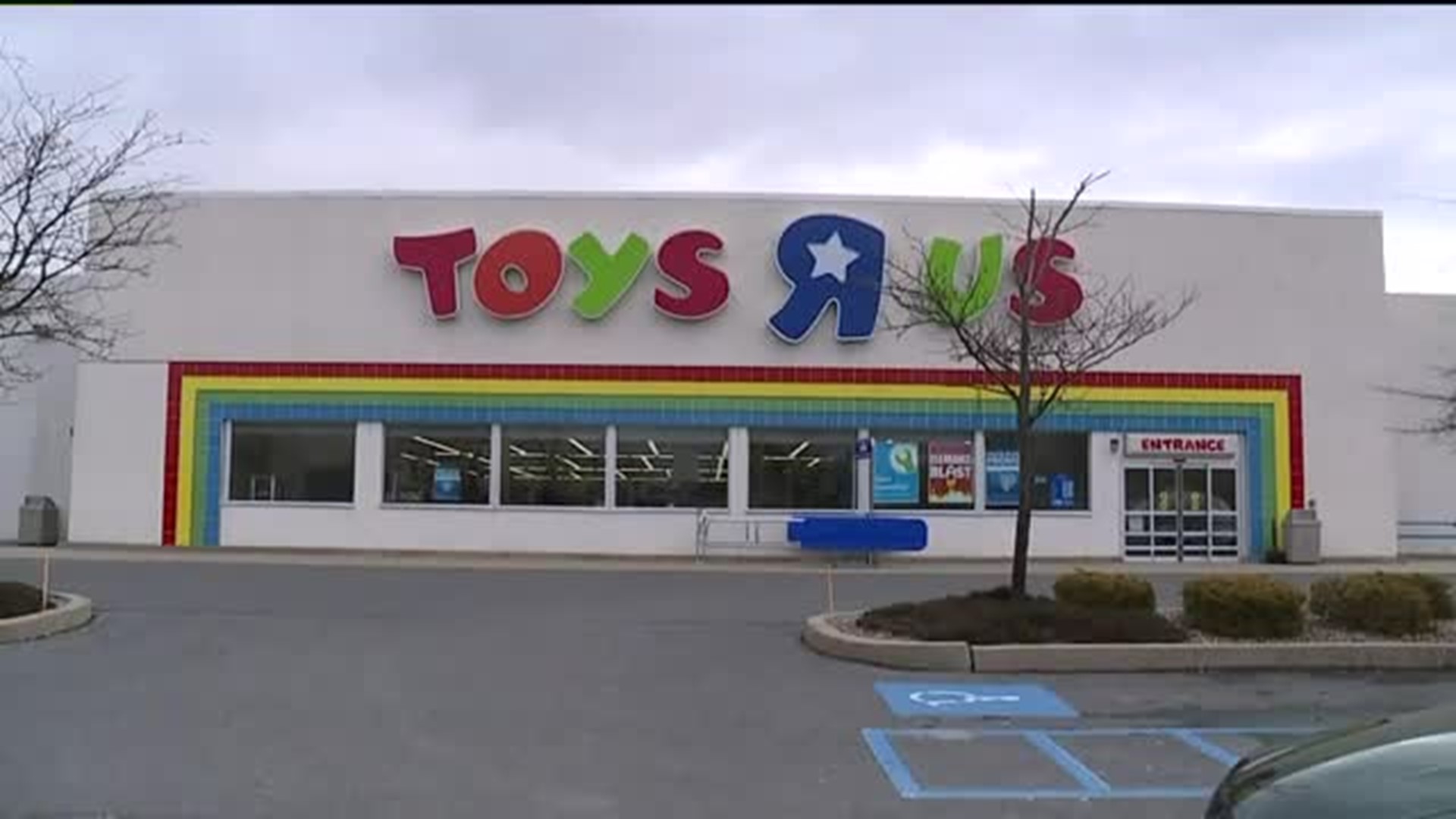 Shoppers React to Local Toys 'R' Us Store Closing