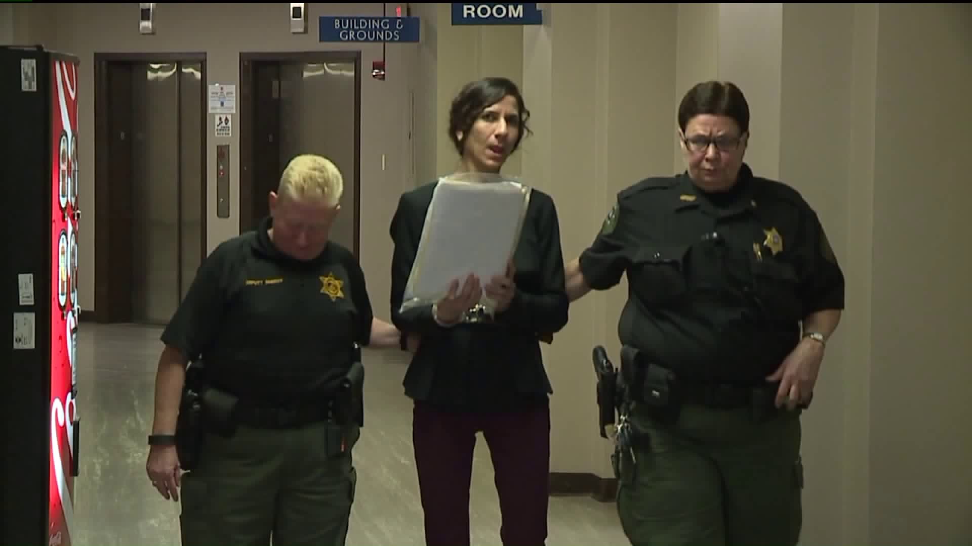 Retrial for Mom Accused of Trying to Kill Self, Children Continues