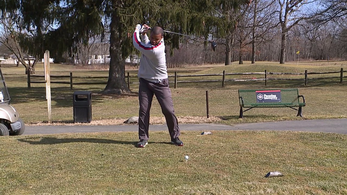 Not bad for a Monday: people tee up for February golf | wnep.com