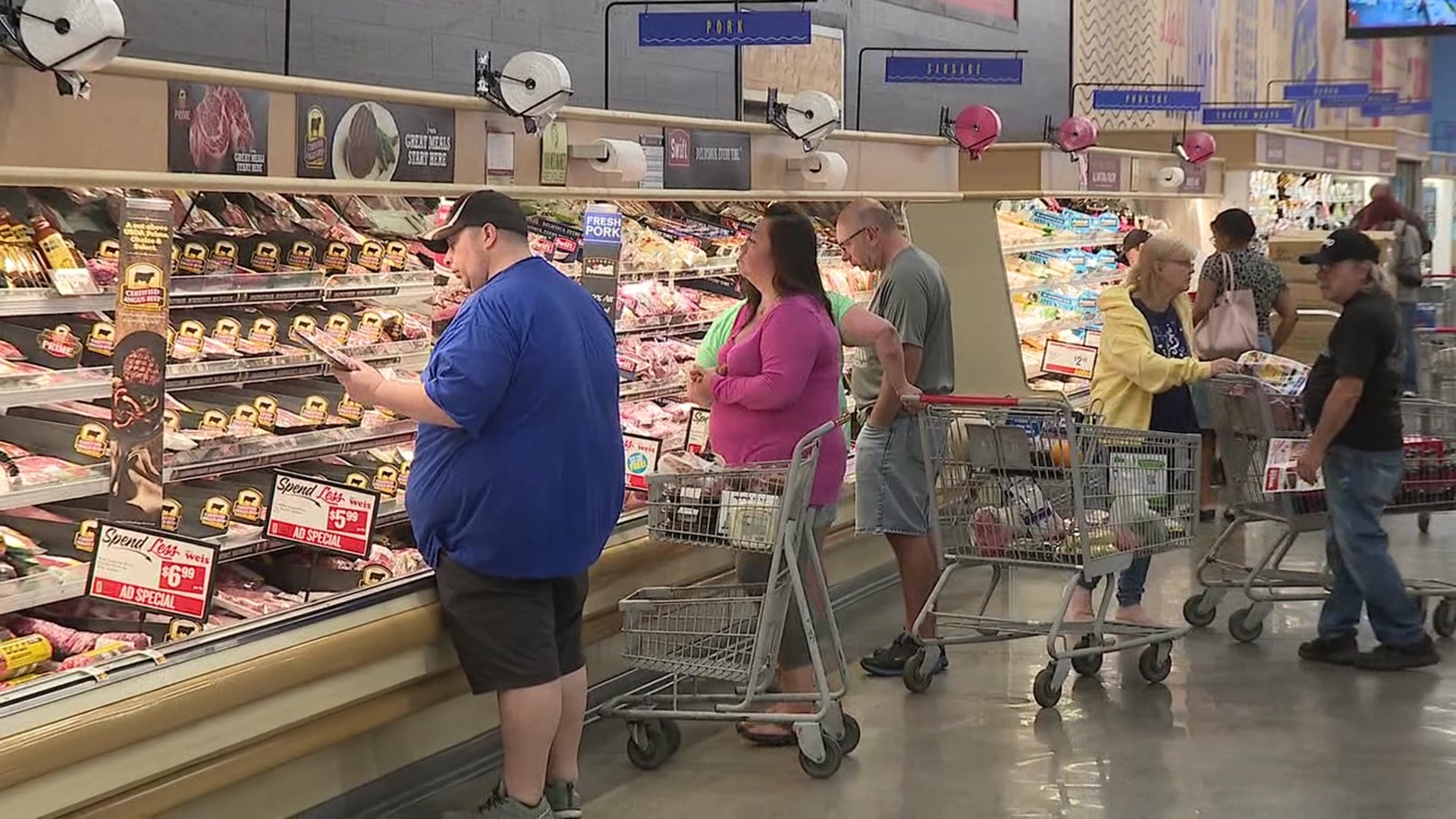 Newswatch 16's Carmella Mataloni stopped by the new Weis in West Hazleton to see how shoppers are picking and choosing what's on the menu for the holiday weekend.