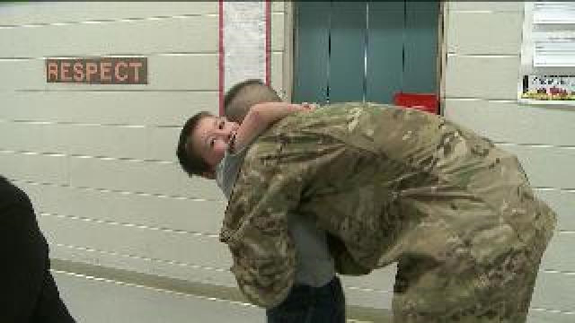 Soldier Dad Surprises Sons In School