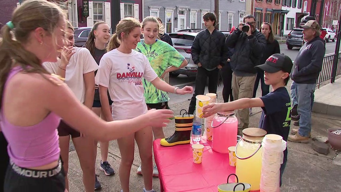 Lemonade stand for family after deadly fire | fox43.com