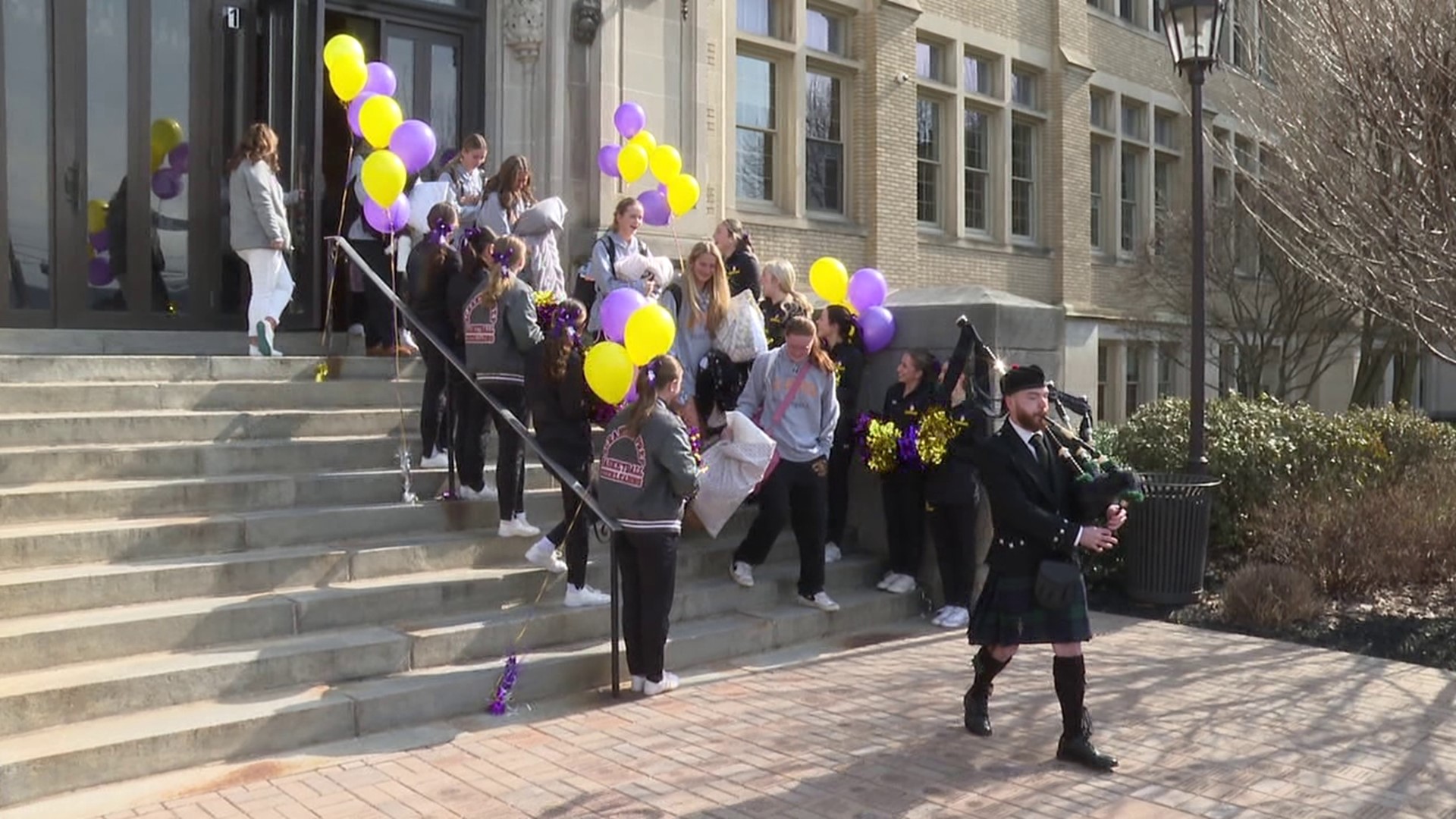 Friends, family, and fans gathered along Wyoming Avenue to wish the Scranton Prep Girls Basketball team good luck.