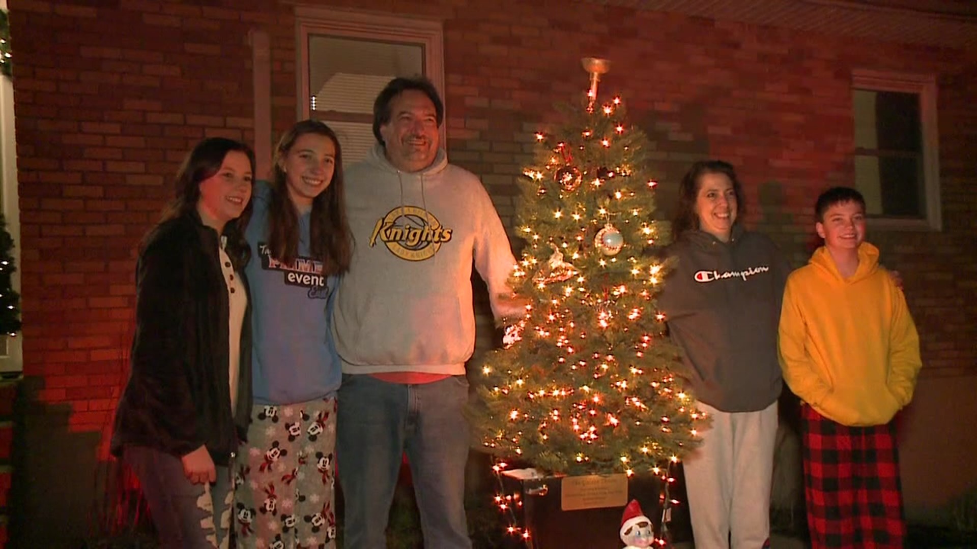 Lake Lehman School District's Golden Throne give out