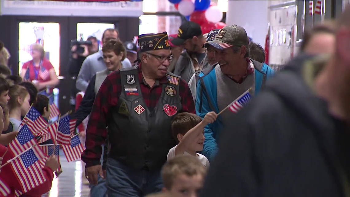 Elementary students in Monroe County salute our veterans