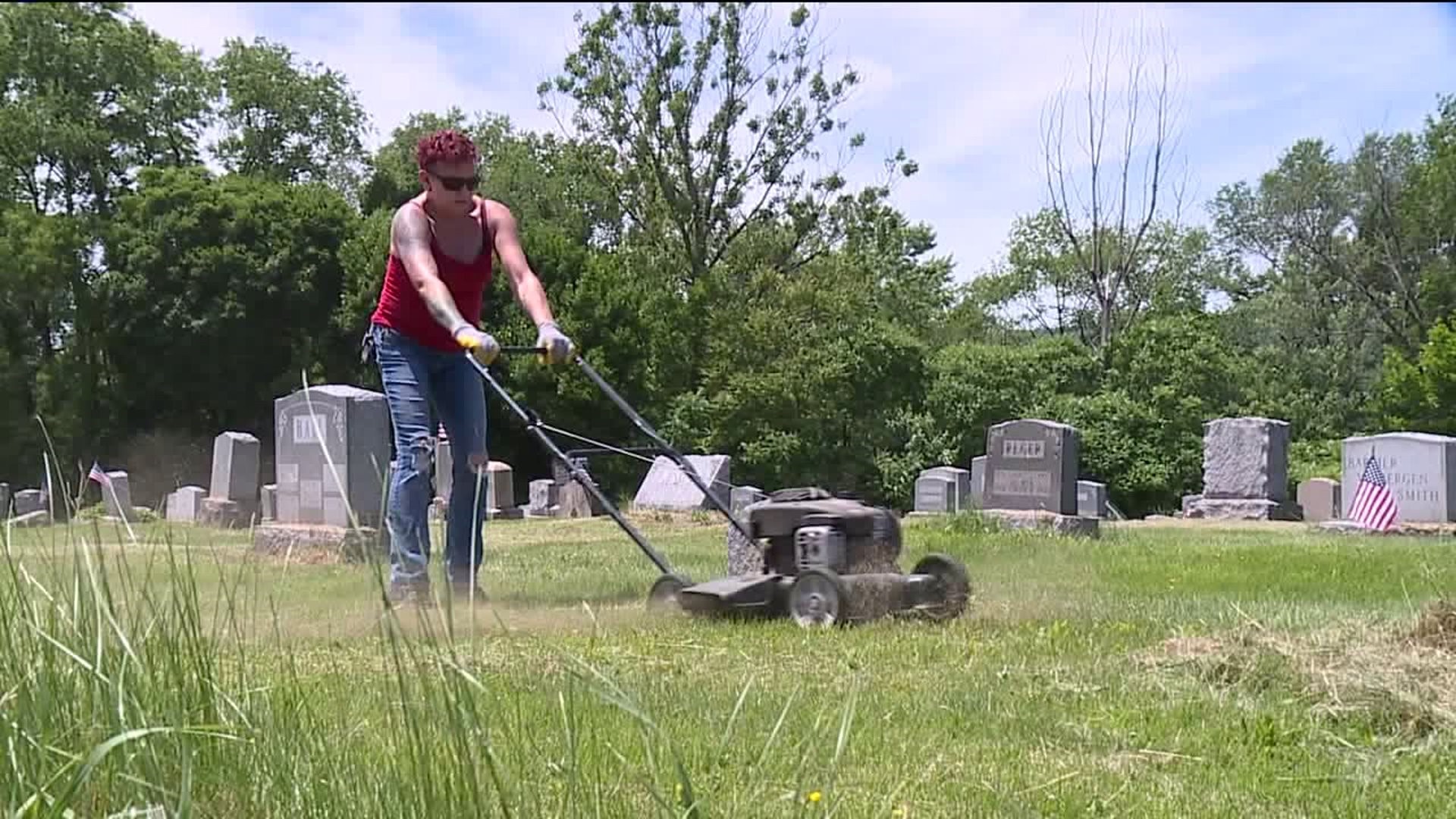 Volunteers Clean up Scranton Cemetery