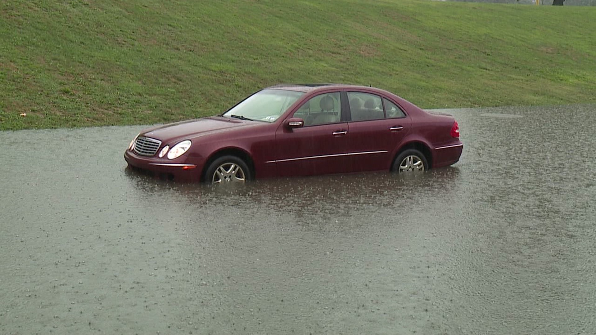 The heavy rains on Monday caused roads in our area to flood, including one in Scranton. Newswatch 16's Courtney Harrison spoke with neighbors.