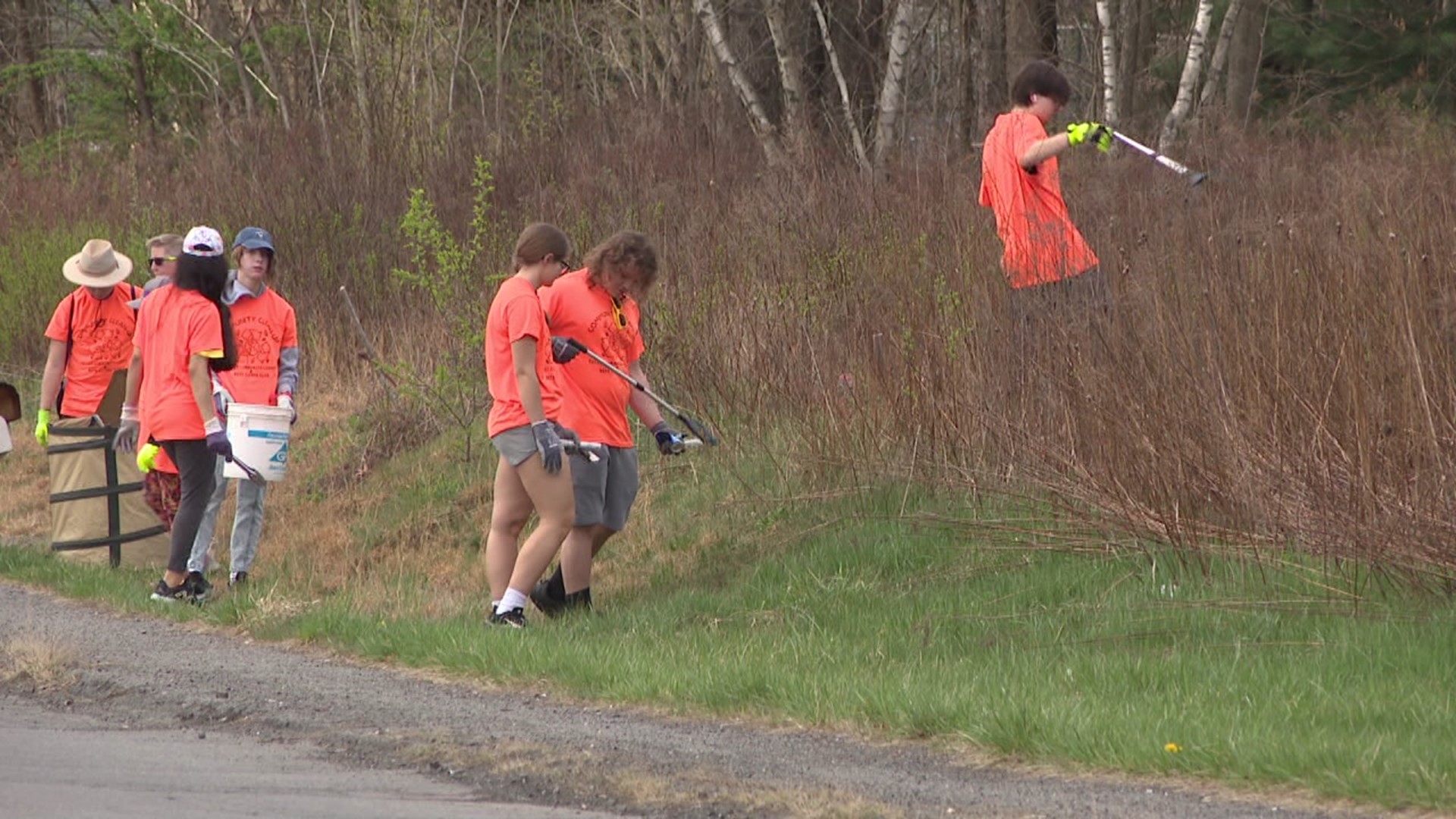 The groups are hoping to meet the goal of picking up 150 bags of litter this spring.