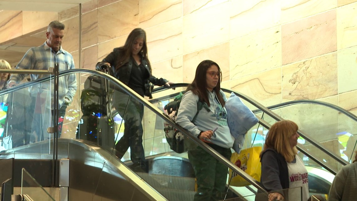 Travelers return from first direct flight to Florida