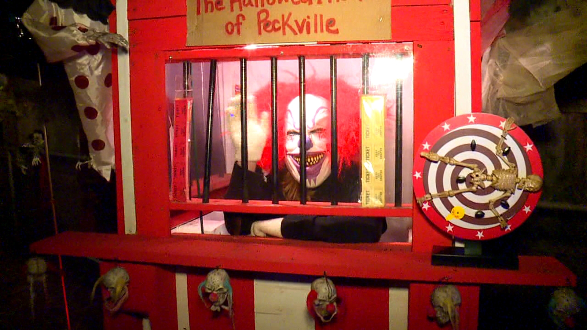 Newswatch 16's Nikki Krize gets an up close experience with The Halloween House of Peckville.