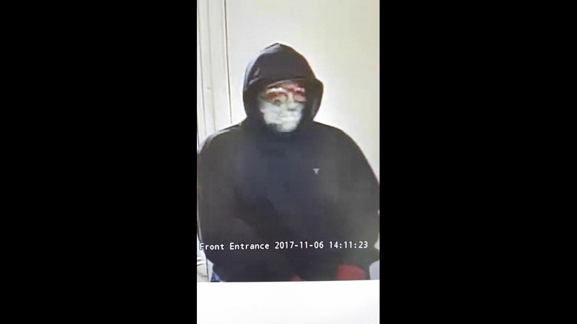 Clinton police investigate bank robbery