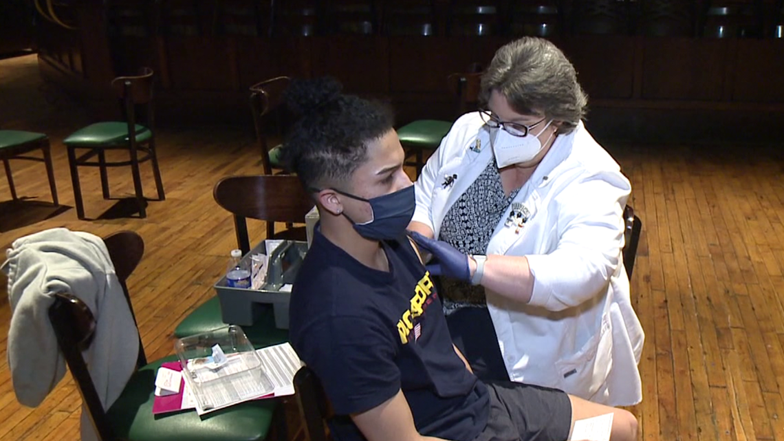 Special vaccine clinic held for restaurant workers - Vimarsana News