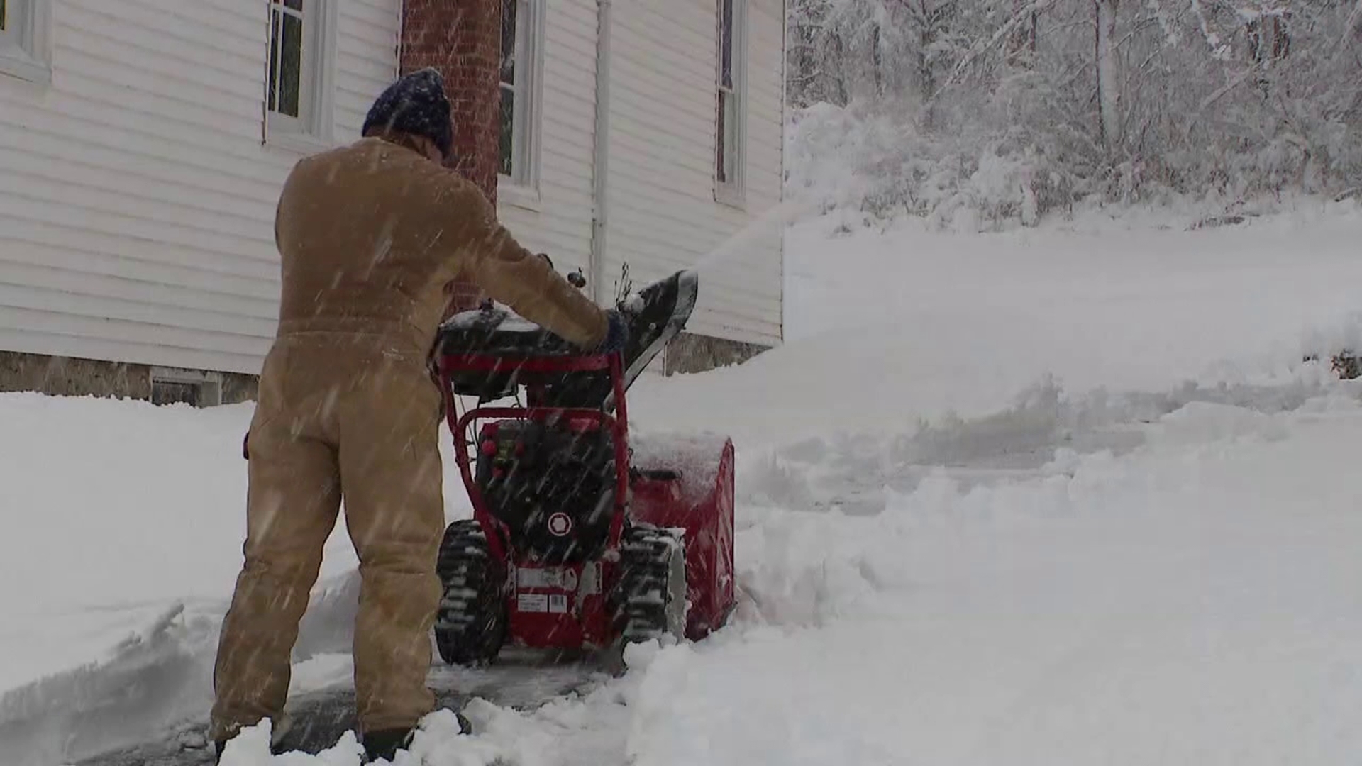 Newswatch 16's Mackenzie Aucker took a look at wintry conditions throughout Sullivan County.