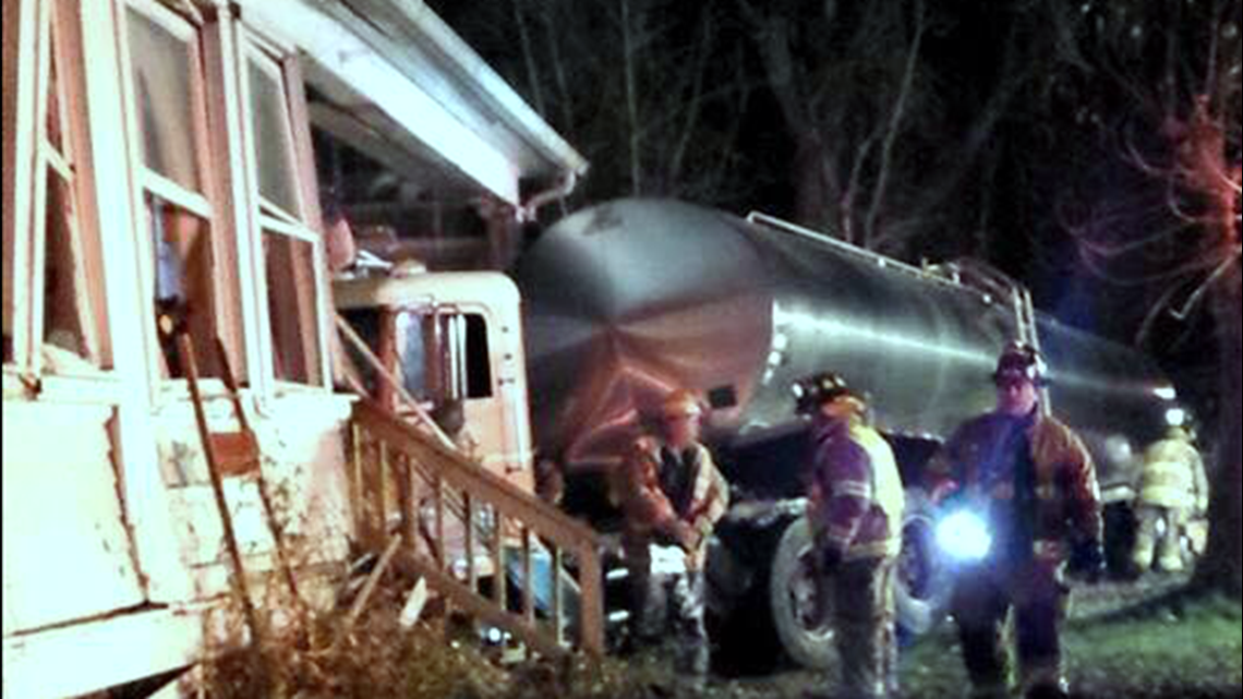Tractor Trailer Crashes into Home | wnep.com