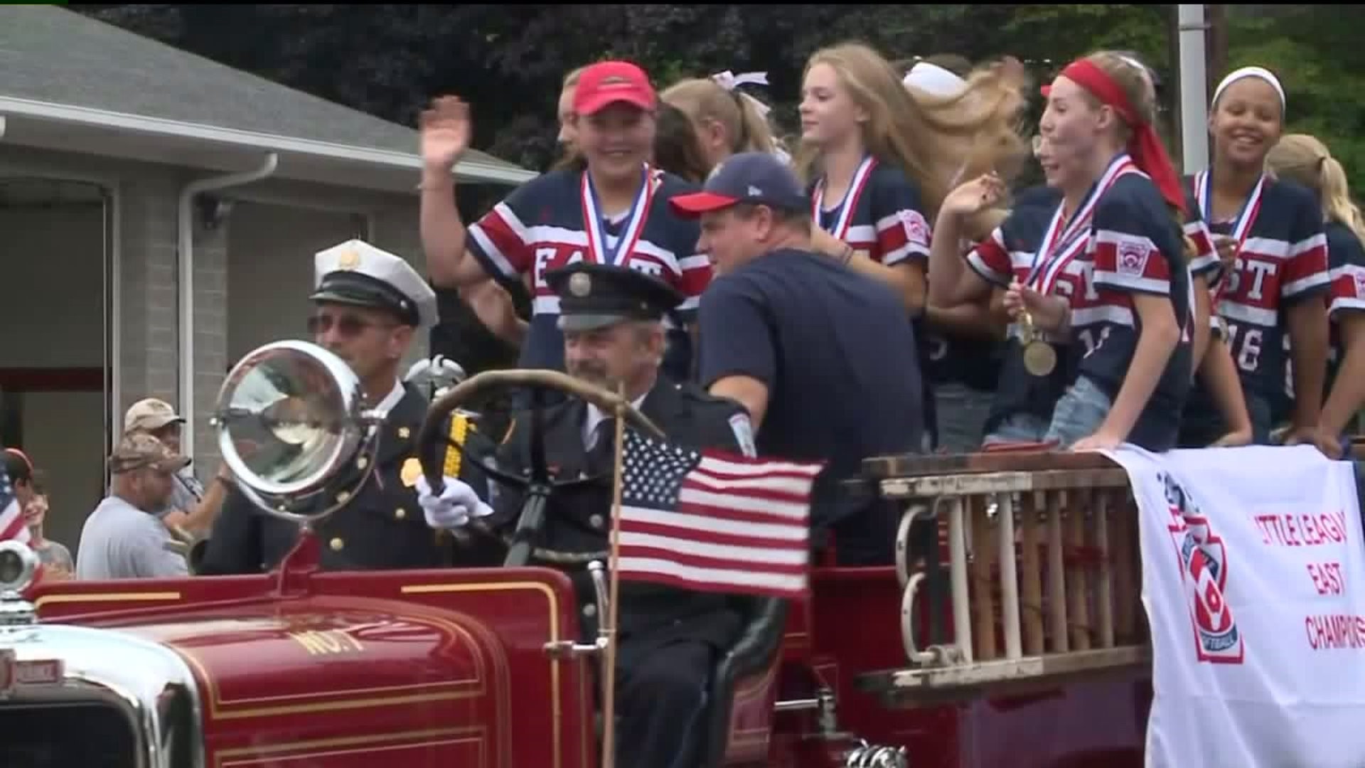 Community Welcomes Home Tunkhannock Softball Team with Parade