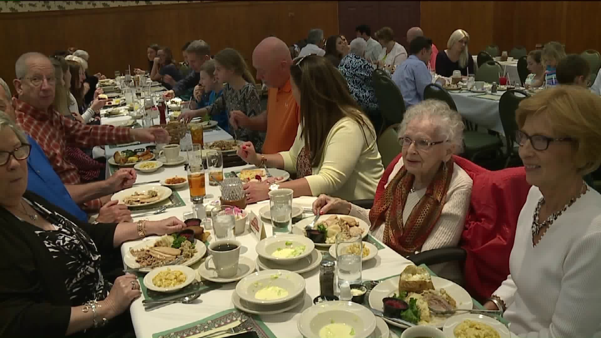 Restaurant Serves Up Mother`s Day in a Big Way