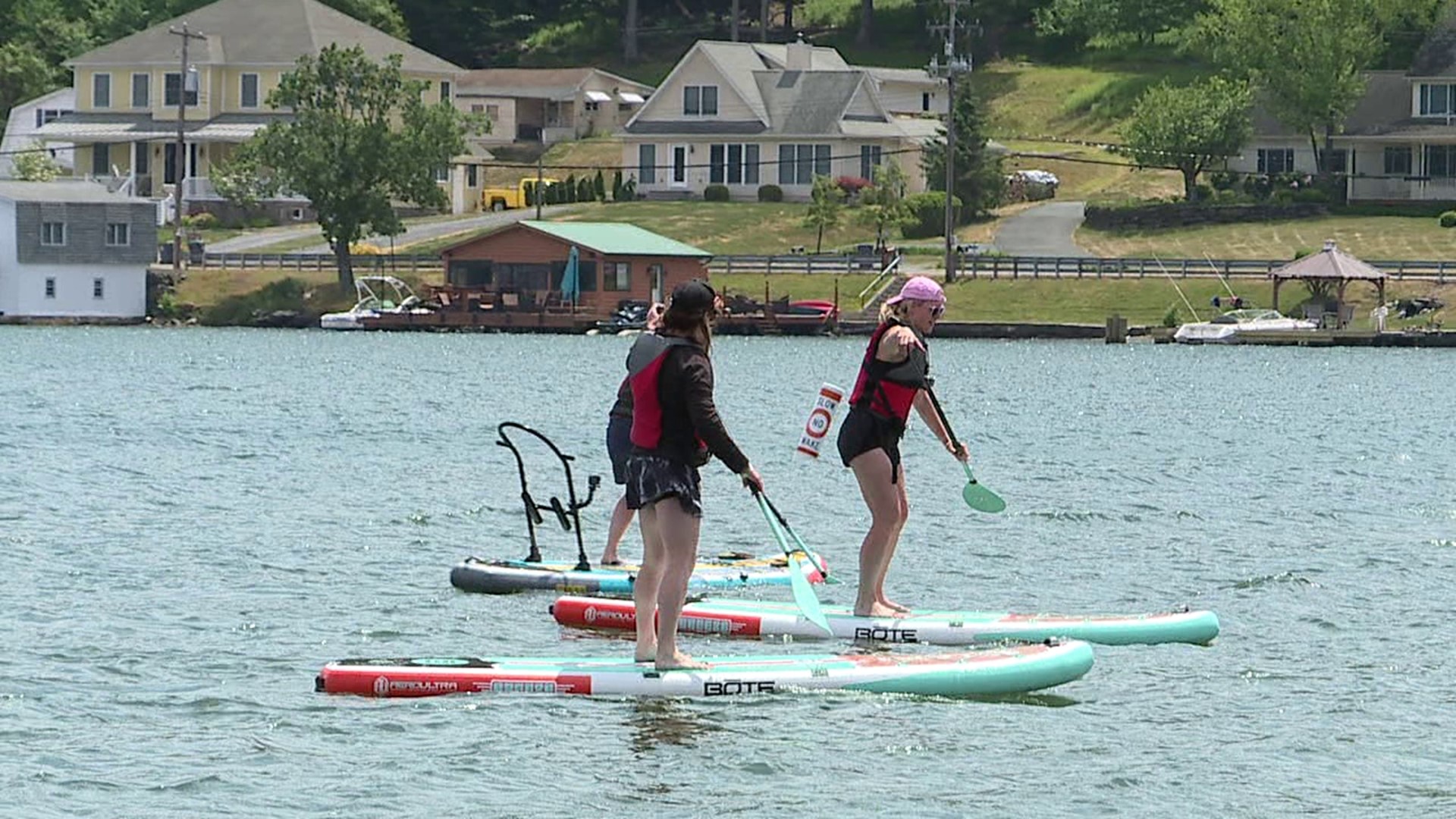 Newswatch 16's Chelsea Strub sees what SUP'ing is all about on Harveys Lake.