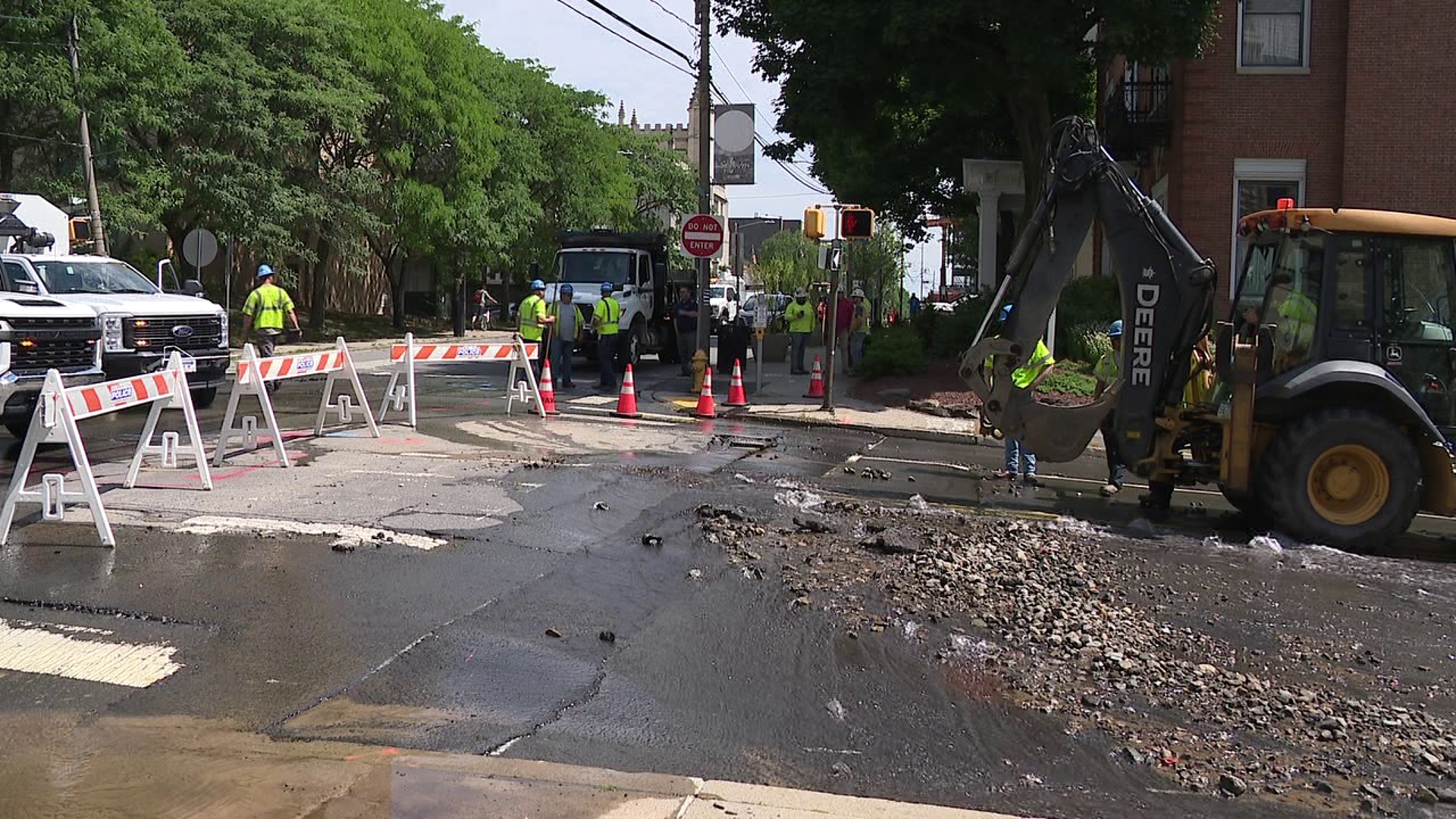 Crews work to repair water main break in Scranton | wnep.com
