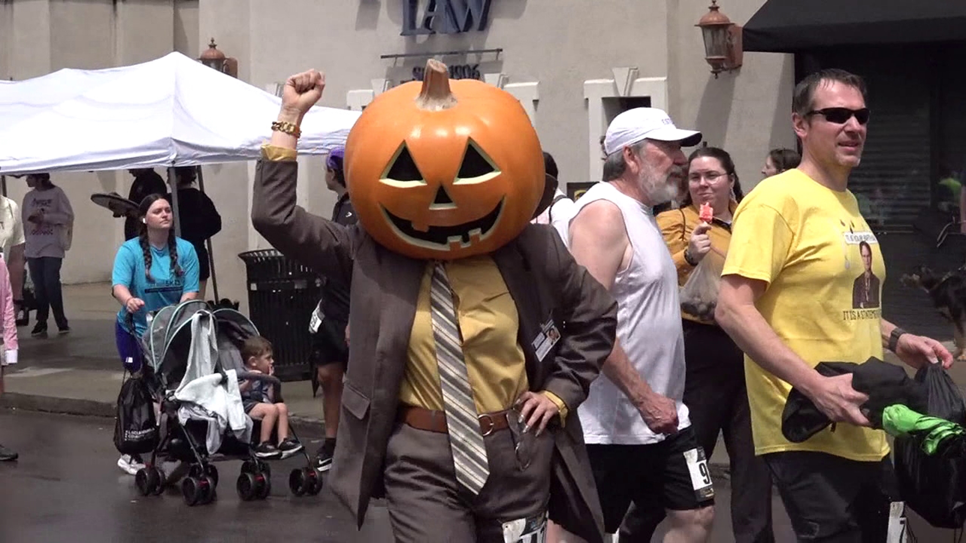 Thousands of fans of 'The Office' gathered in Scranton on Saturday for Season 4 of the annual 'The Office' 5K run. 