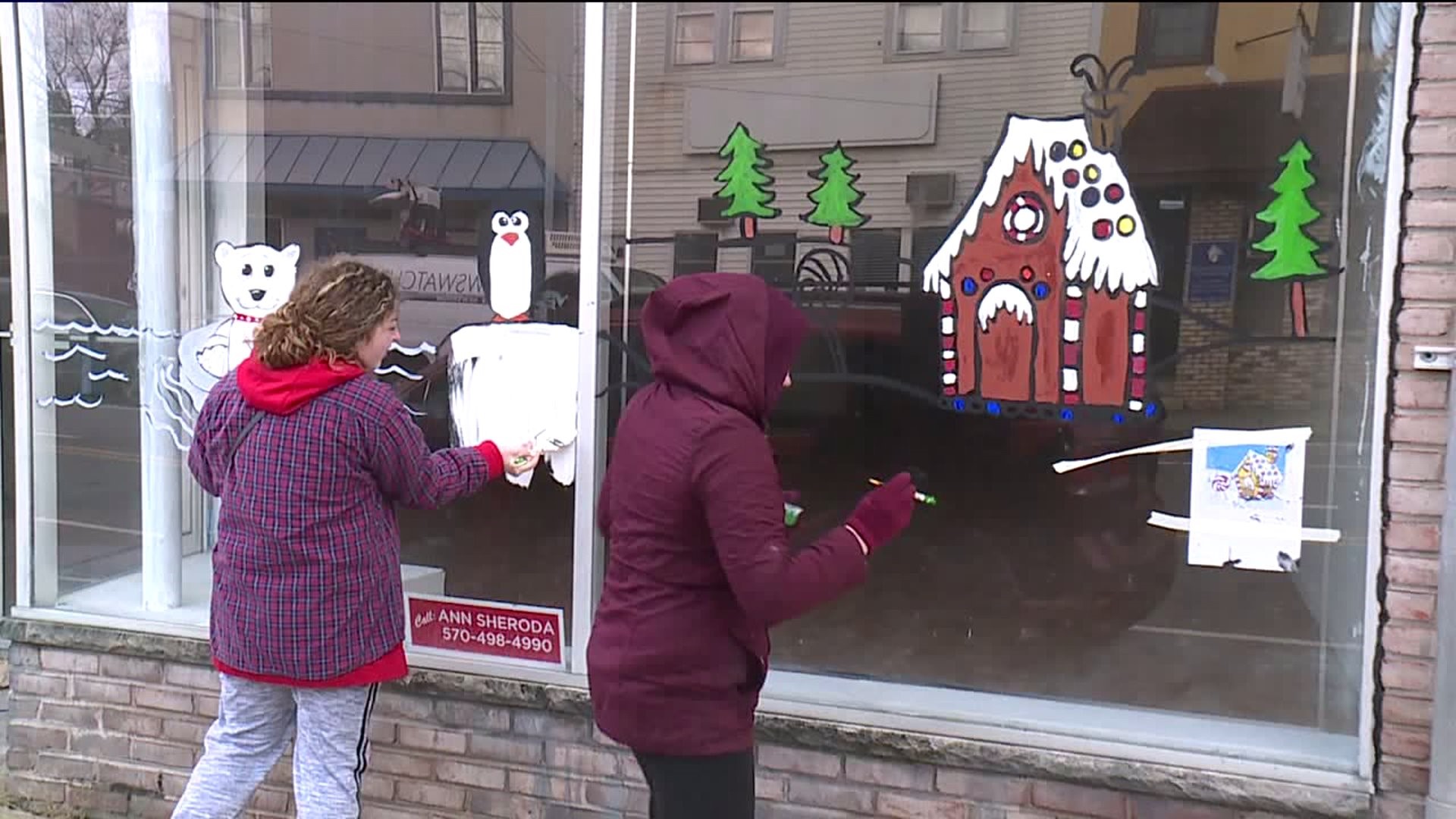 Students Decorate Dunmore for the Holidays