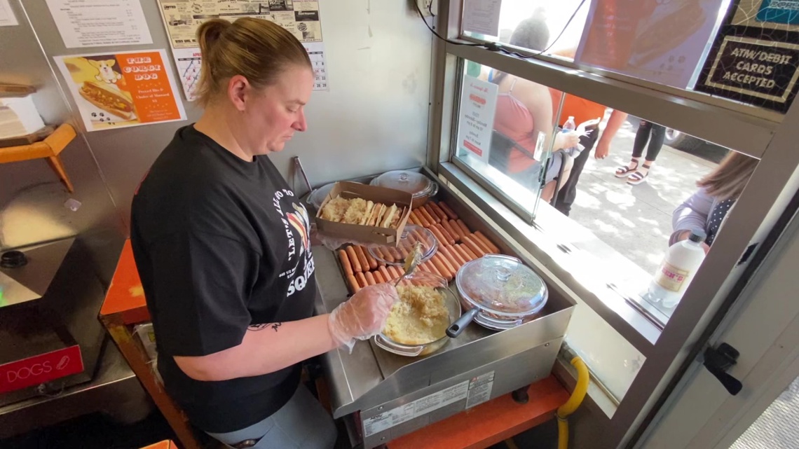 The Squeeze In in Sunbury notes anniversary with free hot dogs - Vimarsana News