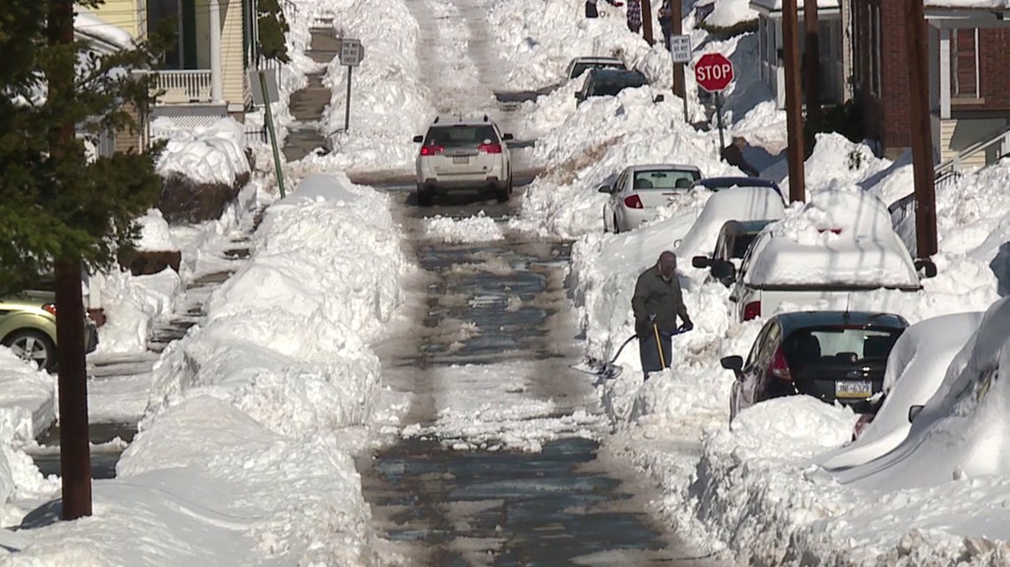 Carbondale Digging out from Blizzard